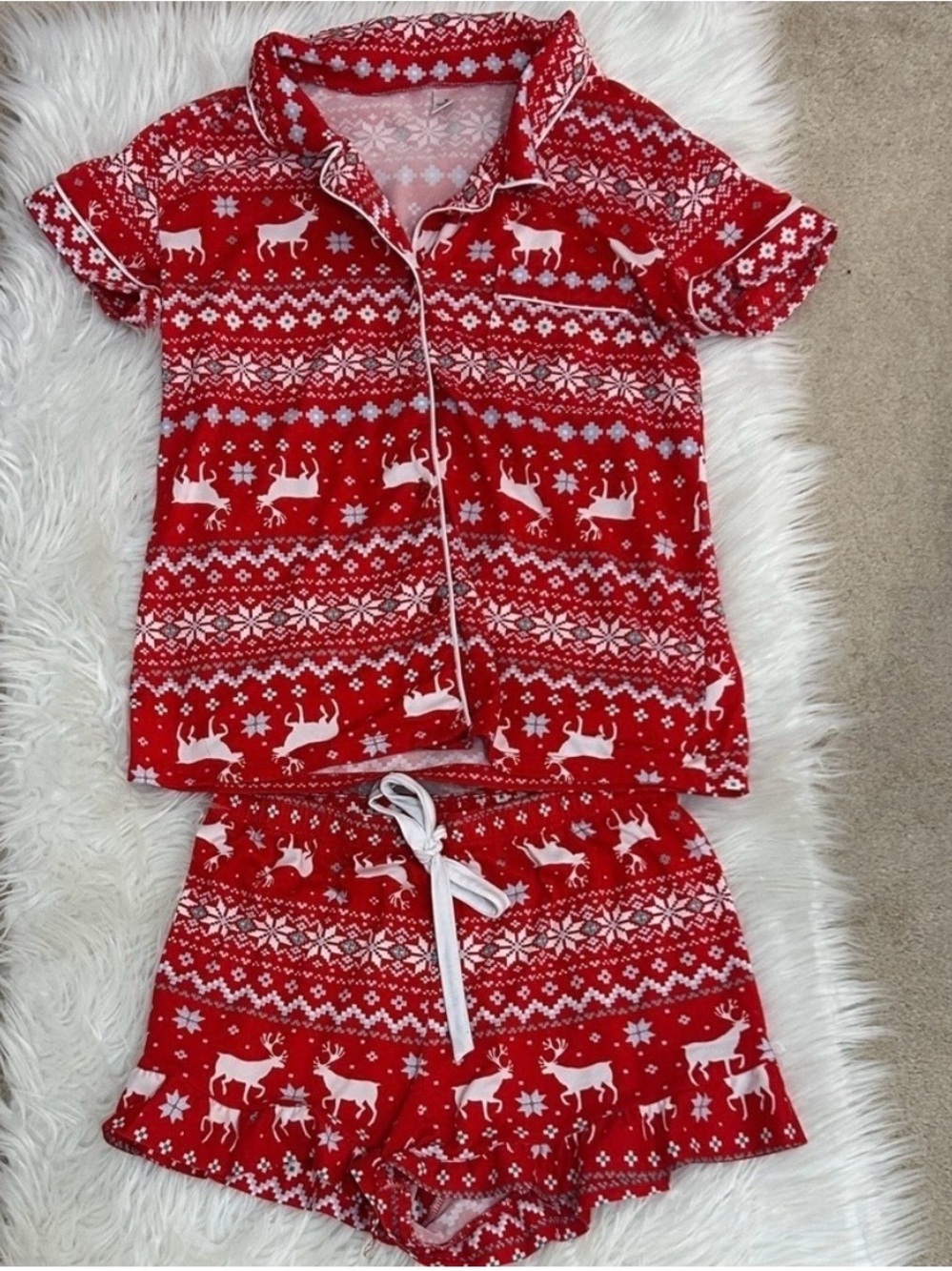 Women's Red Reindeer Print Short Pajama Set - Cozy Holiday Sleepwear - Picture 1 of 5